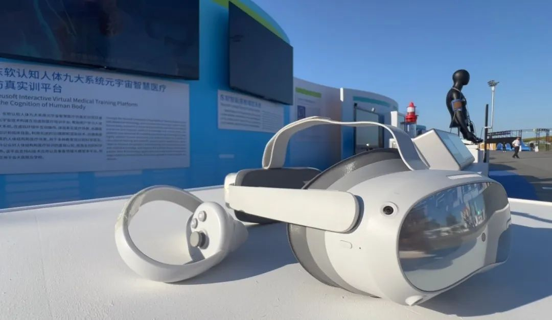 J9国际站 J9 教育元宇宙产品亮相2024大连夏季达沃斯论坛