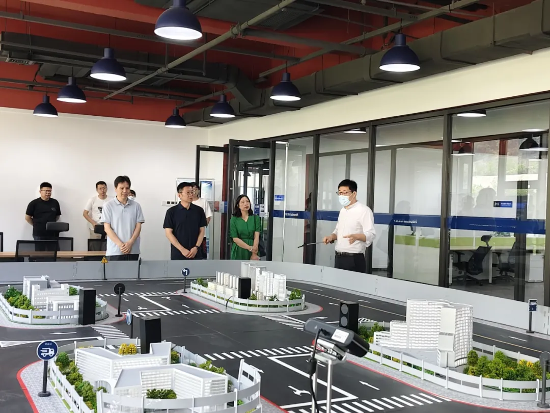 上海行健职业学院一行到访J9国际站 J9 教育科技集团参观研讨